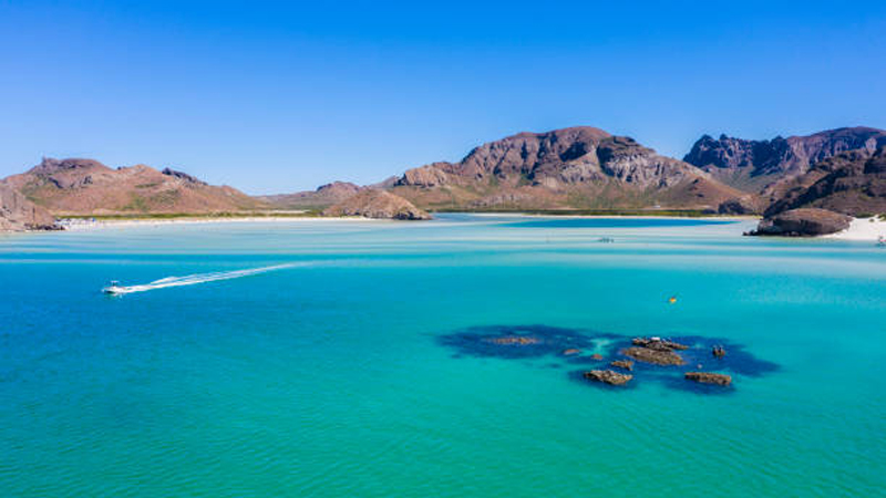 The waters off Isle Epiritu Santo